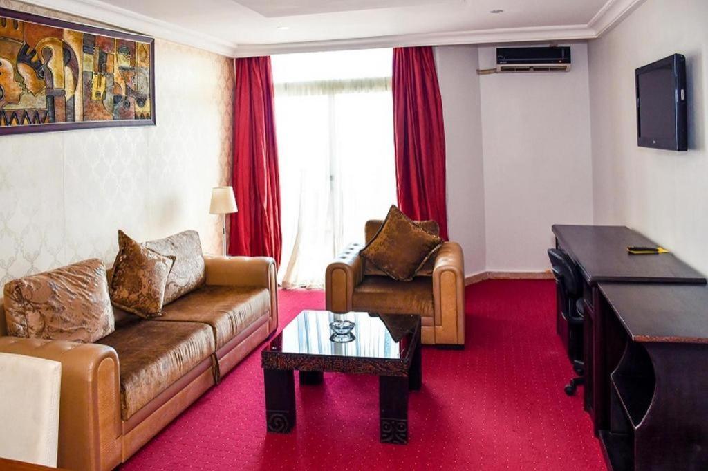 Imo Concorde Hotel Owerri Bagian luar foto